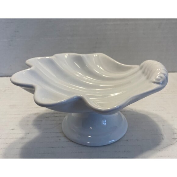 Vintage Shell Shaped Milk Glass Candy or Soap Dish Anchor Hocking - Picture 2 of 9